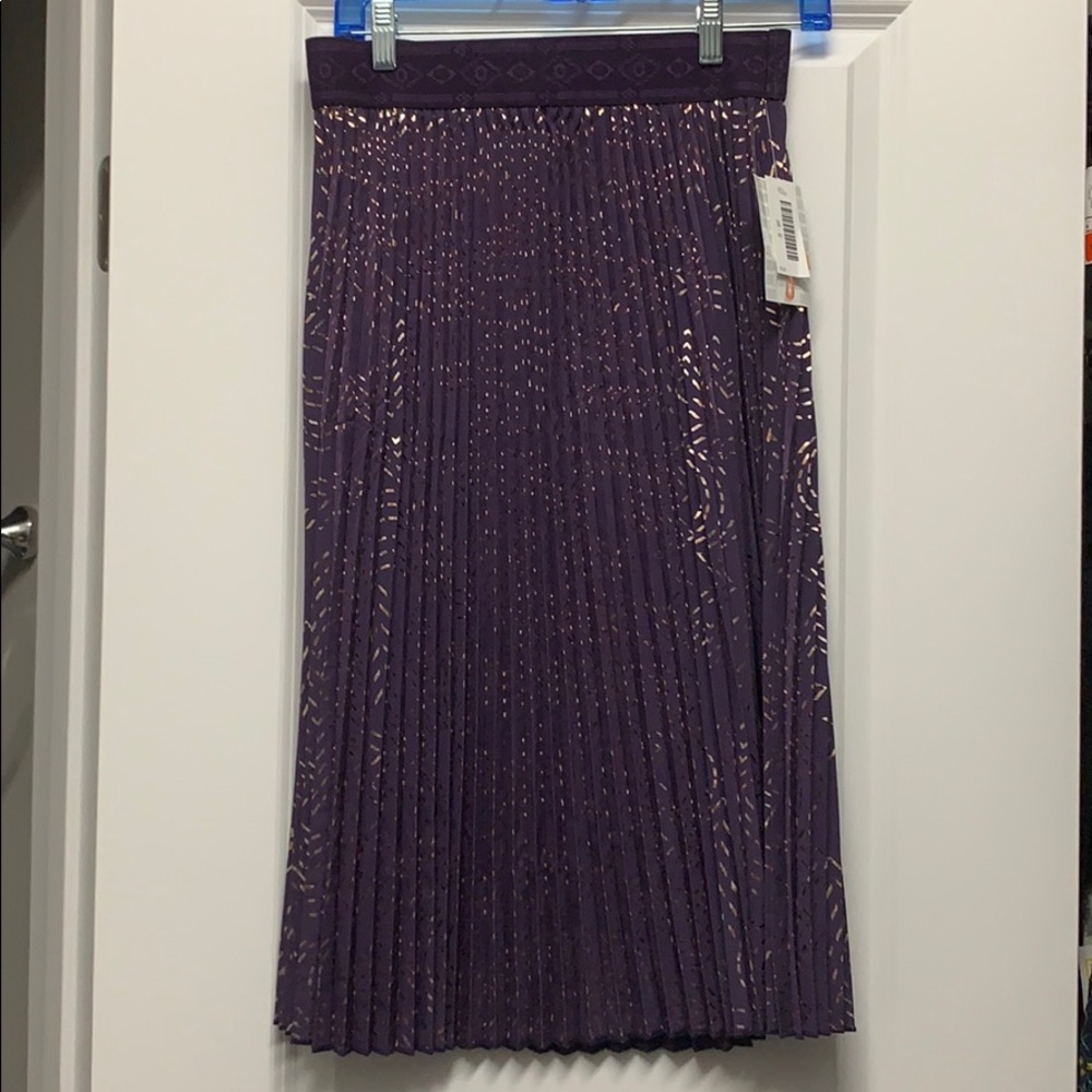 LULAROE BRAND NEW JILL ELEGANT SKIRT. Size small